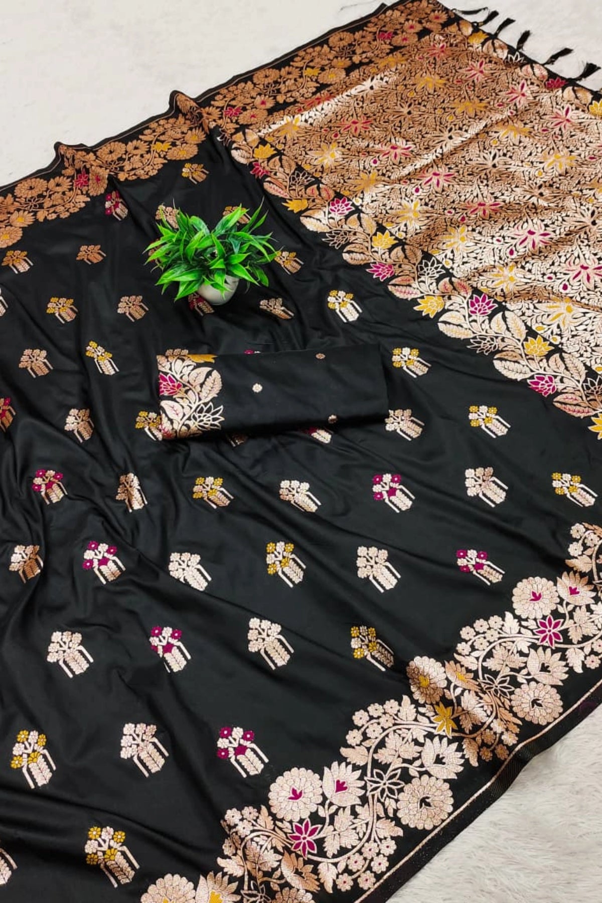 Classic Black Dola Silk-Style Saree with Floral Zari Pallu